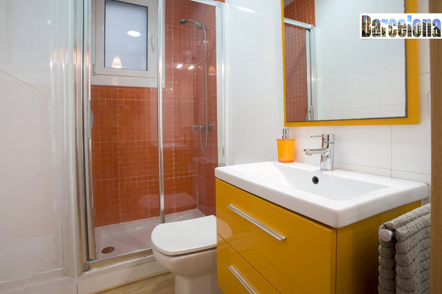 bathroom barcelona centric apartment